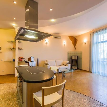 3-Room Apartments On Khreshchatyk. Building With Star Киев Экстерьер фото