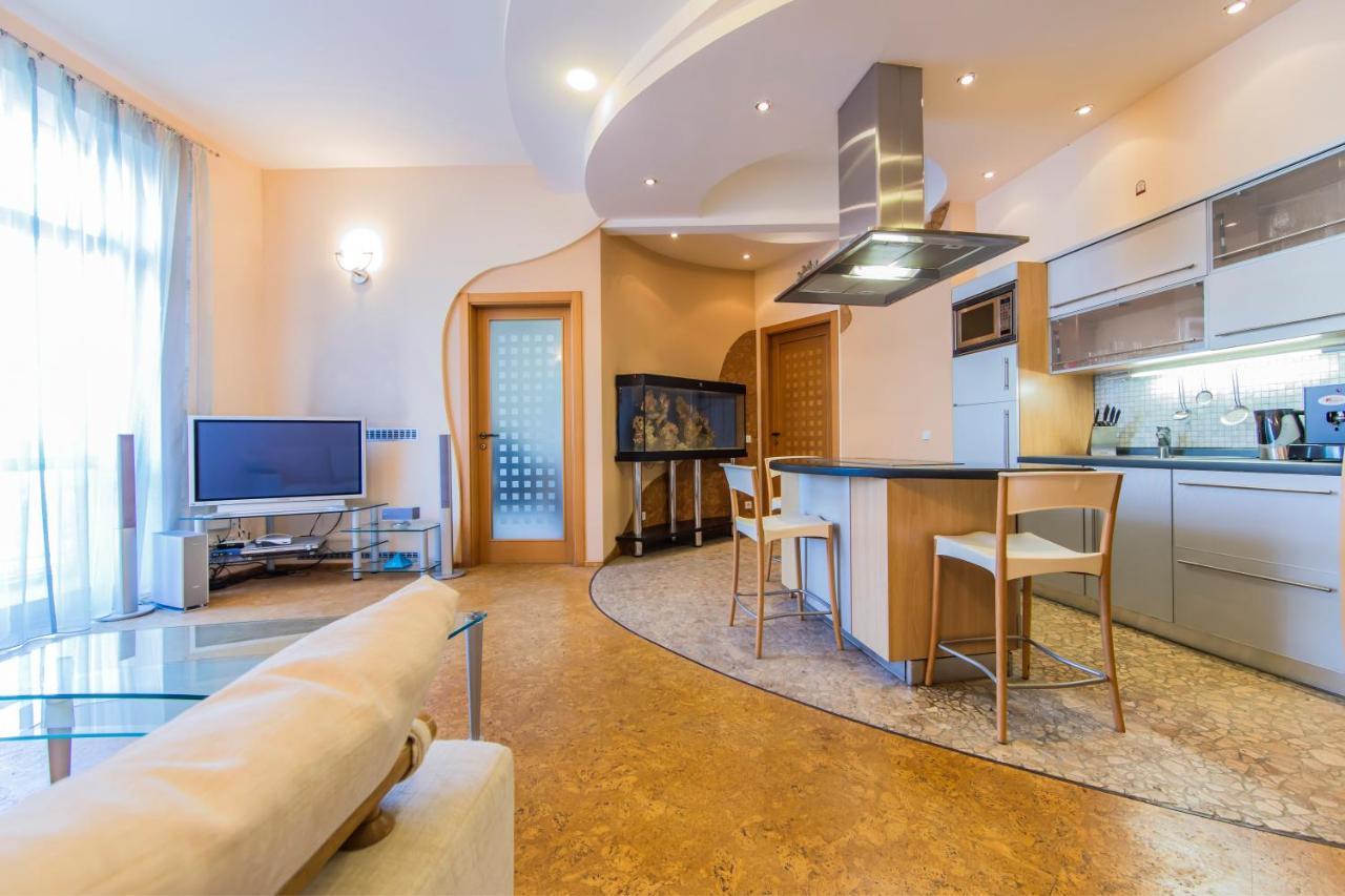 3-Room Apartments On Khreshchatyk. Building With Star Киев Экстерьер фото