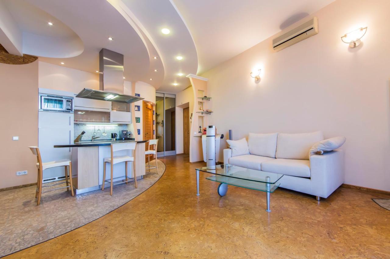 3-Room Apartments On Khreshchatyk. Building With Star Киев Экстерьер фото