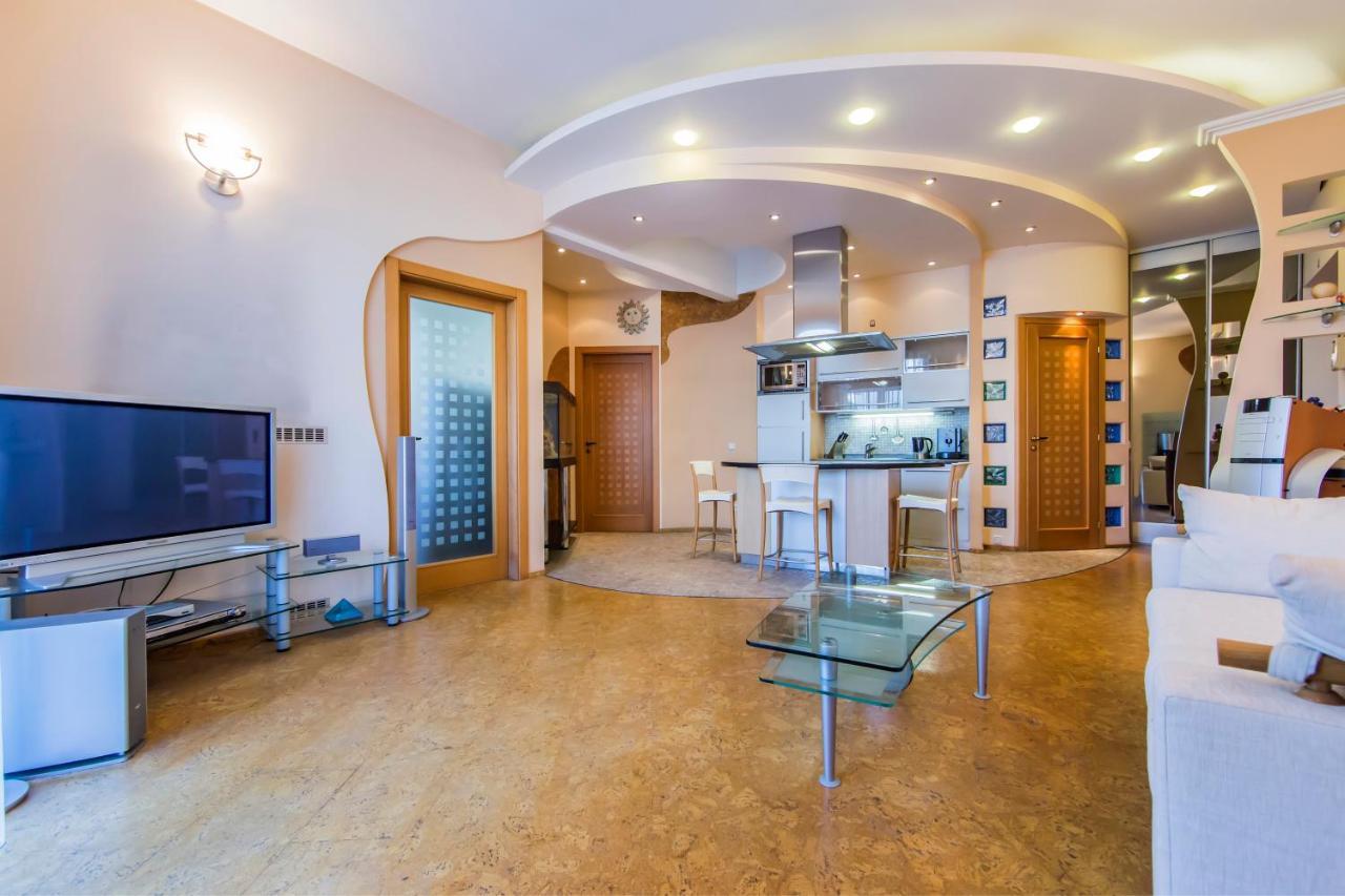 3-Room Apartments On Khreshchatyk. Building With Star Киев Экстерьер фото