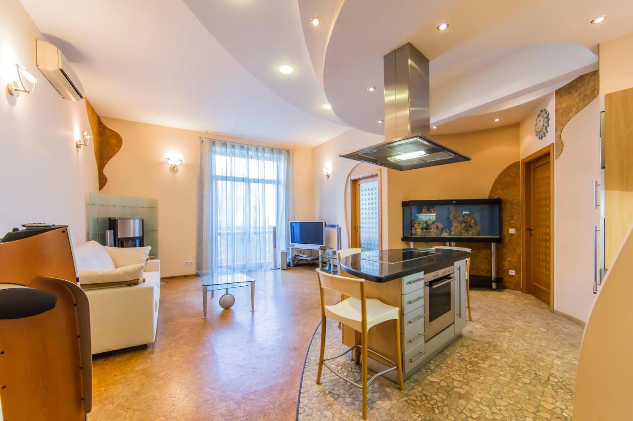 3-Room Apartments On Khreshchatyk. Building With Star Киев Экстерьер фото