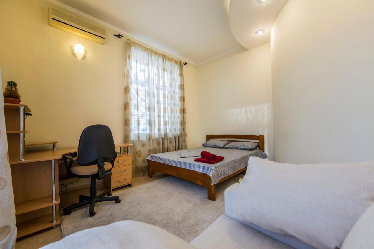 3-Room Apartments On Khreshchatyk. Building With Star Киев Экстерьер фото